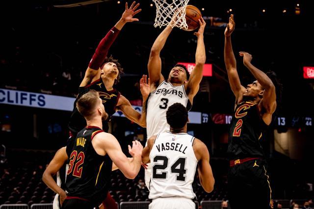 kaiyun-身高不足2米砍下双20 马刺小将活力十足比肩邓肯